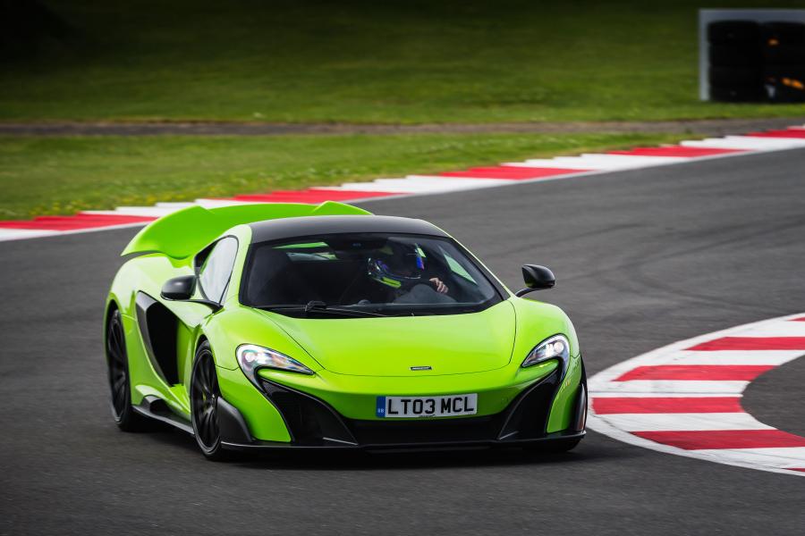  McLaren 675LT 2015 года  (WW) (фото 18 из 39)